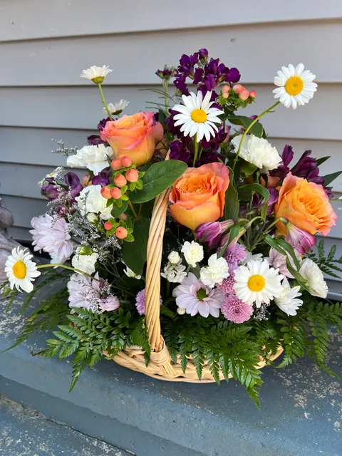 Robins Nest Blooms & More, LLC