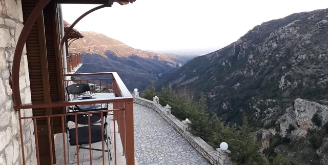 ΞΕΝΩΝΑΣ ΕΛΟΒΑ