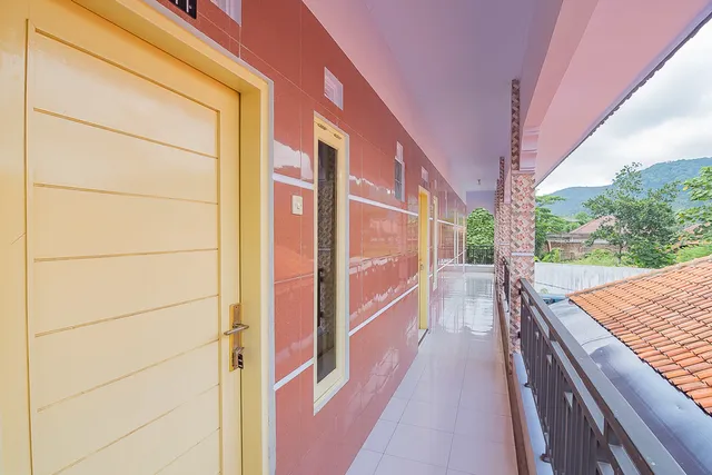 RedDoorz Syariah @ Tambak Mekar Street Subang