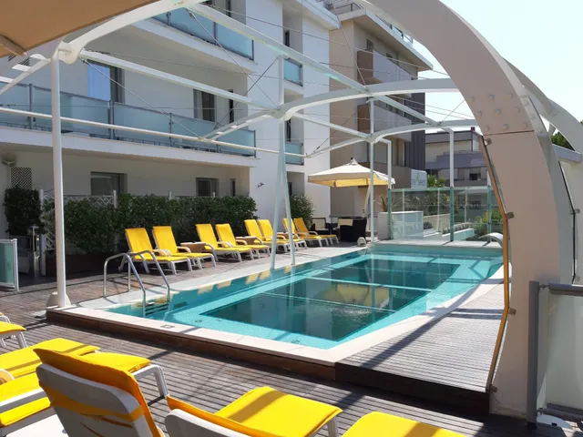 Hotel Boemia Riccione con piscina