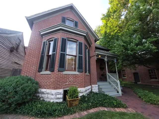 Maison Rive Coin & Jewelry