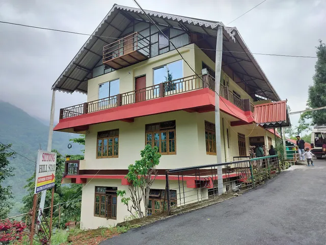 SITTONG HILLSTAY