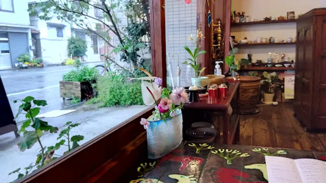 Salon de the Okashi-na-Ohana ( Funny flower )