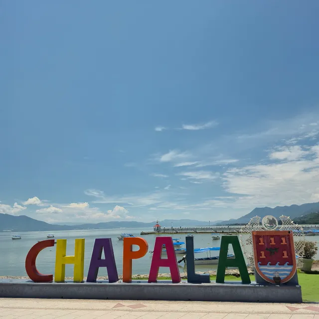Malecón de los Pelicanos Chapala