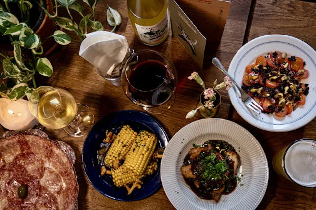 Vínstúkan Tíu sopar /Restaurant /Wine Bar