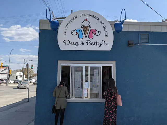 Dug & Betty's Ice Creamery / Crèmerie de Glace
