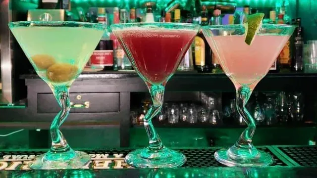 Ari'z Supper Club & Martini Lounge