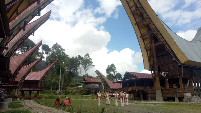 Tongkonan Kale Landorundun Homestay