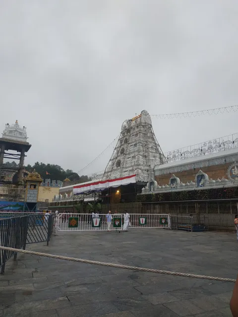 K.C.C Main Entrance Circle Tirumala Balaji Mandir root [Tirupati temple view point (ES10) and General Dharshan Way]