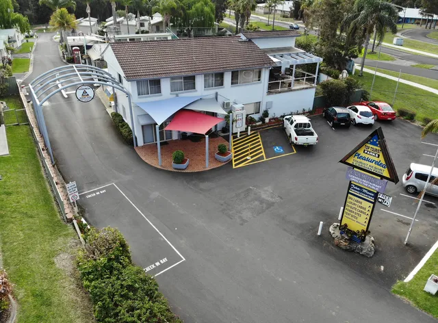 Pleasurelea Tourist Resort & Caravan Park