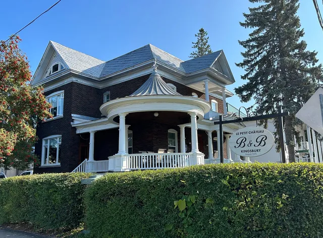 Le petit château Montebello