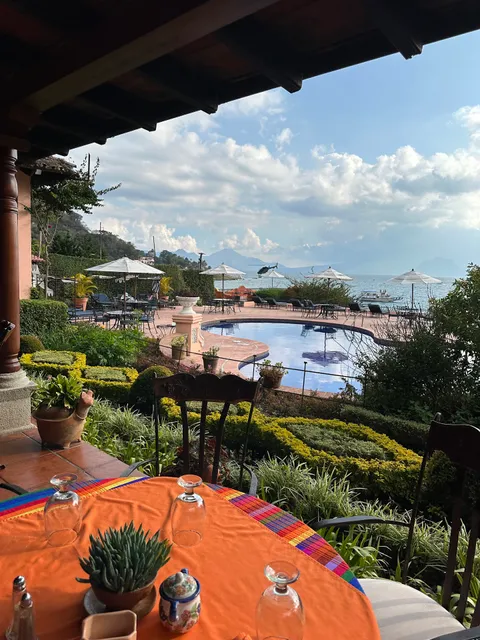 Hotel Atitlán Restaurant and Volcanoes Bar