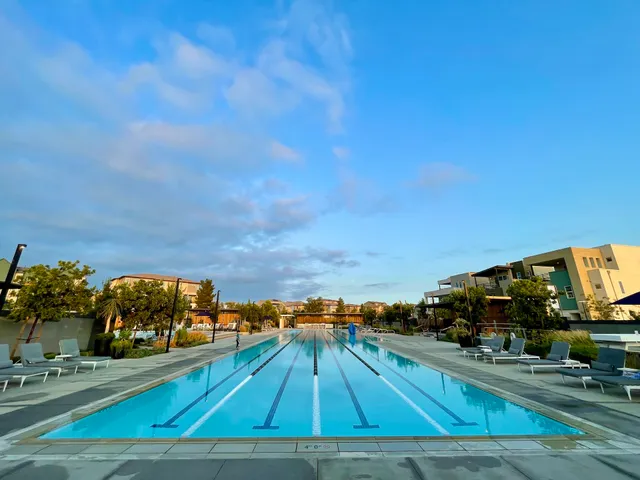 Rise Park - Swimming Pool
