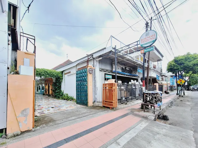 Urbanview Roemah Tanjung Blitar