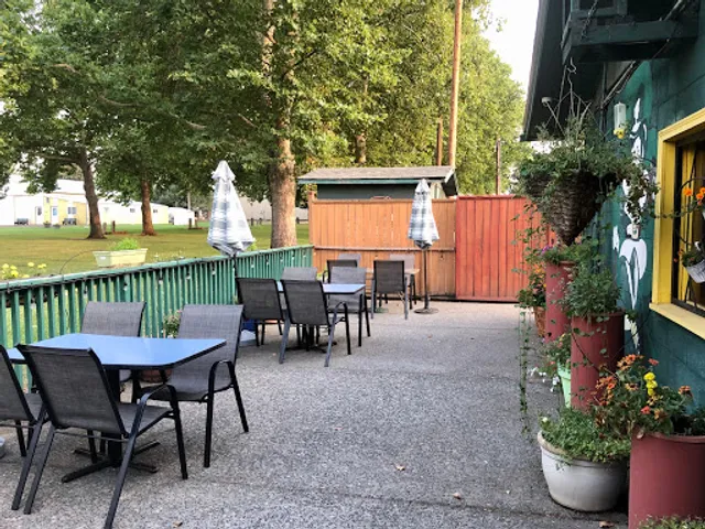 Kelly's Restaurant Lounge