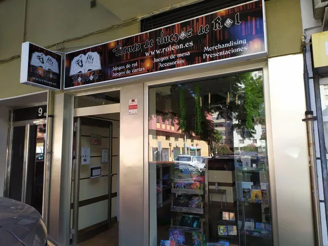 Librería y tienda de hobbies Roleón