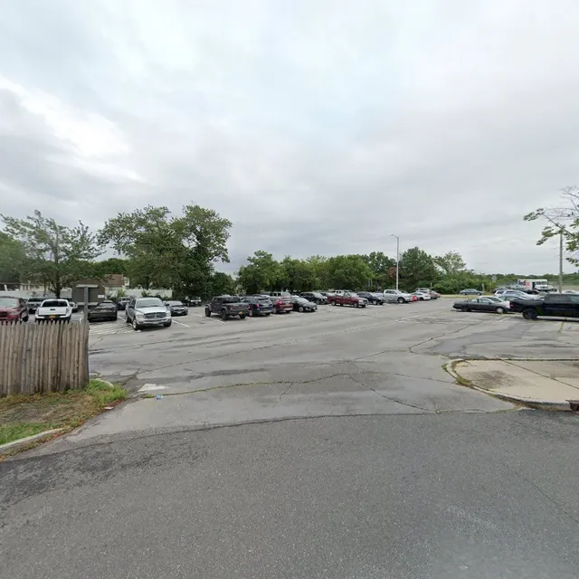 LIE Exit 61, Park and Ride