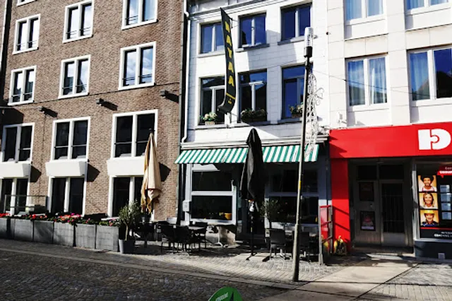 Nayaa Restaurant & Bar