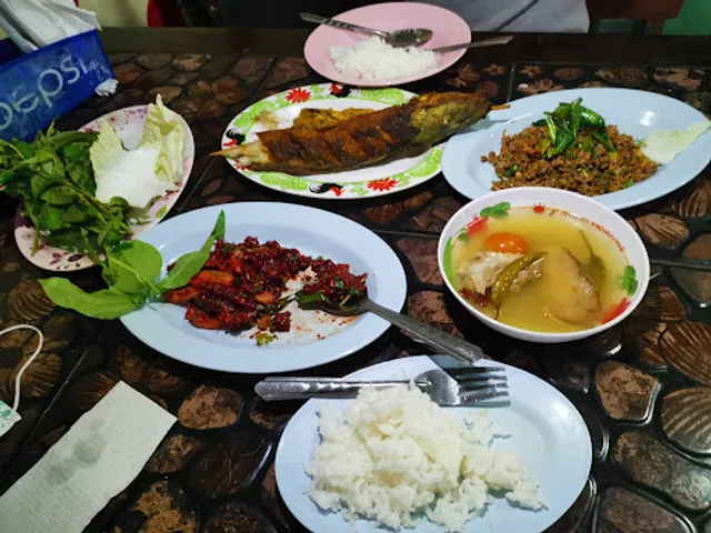 Larb Boon Chuay Kab Khao Muang