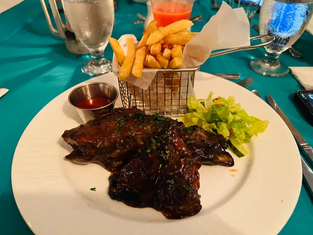 Cocos Beachside Restaurant & Bar