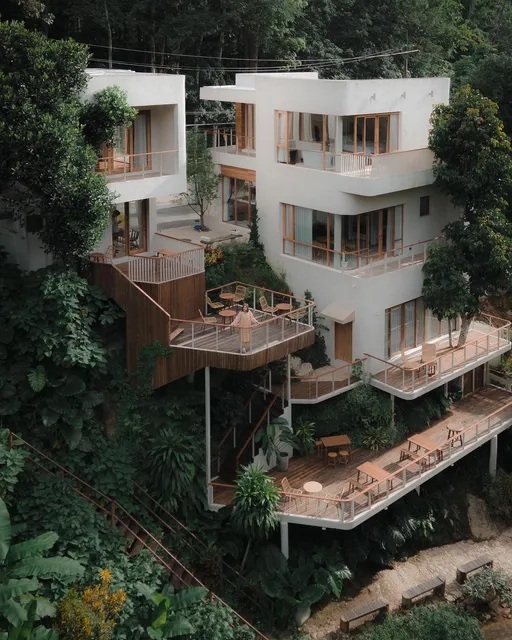 Taryn Tara Cafe and Stay