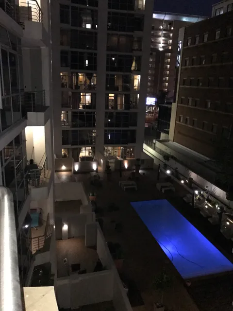 77 Grayston Apartment & Hydro Park (First Divine Suite)