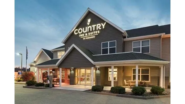 Country Inn & Suites by Radisson, Platteville, WI