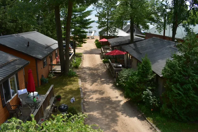 Willowbreeze Lakefront Cottages