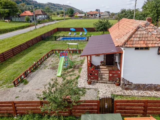 Transylvanian Cottage with Private Swimming Pool