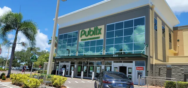 Shoppes At the Royale