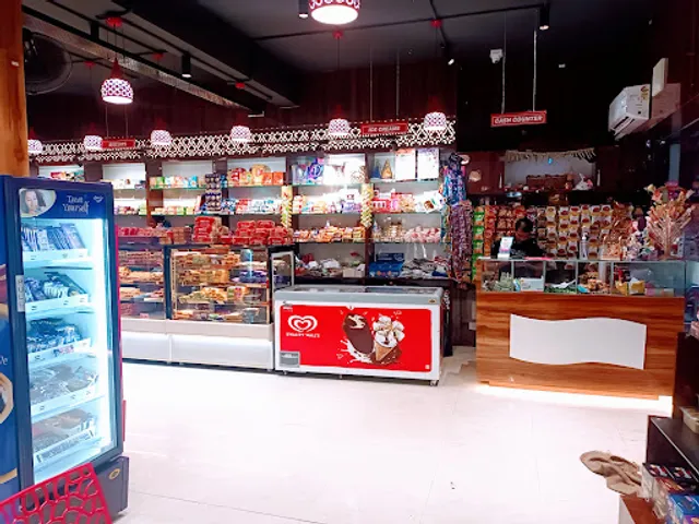 Your's Universe Bakes & Cakes