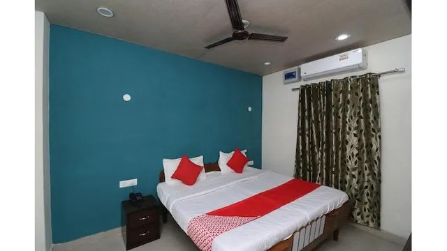 OYO 36534 Hotel Mango