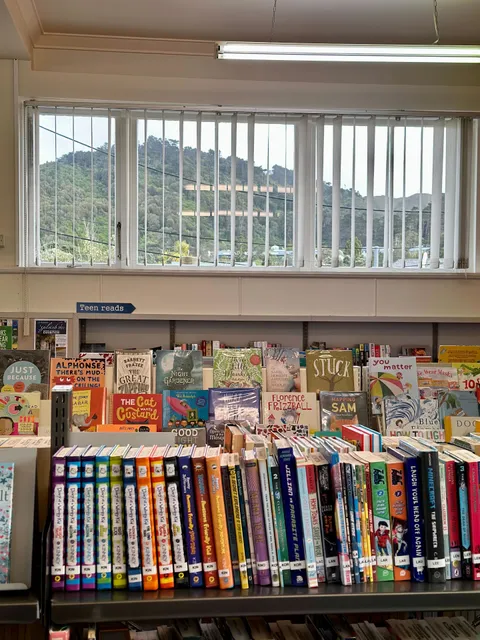 Khandallah Library | Tari-kākā