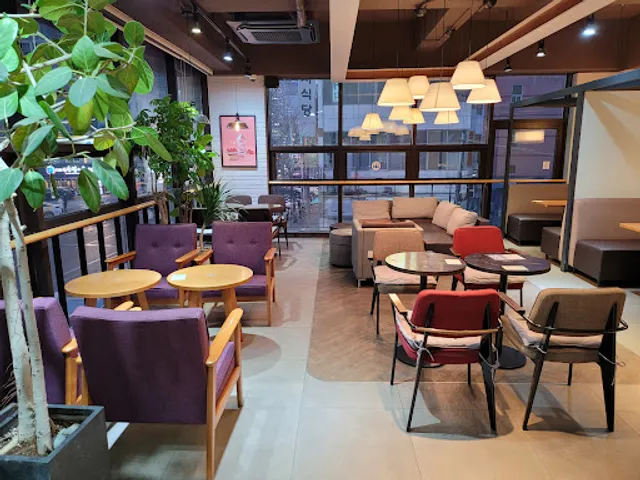 Hollys Coffee Daegu beomeo Branch