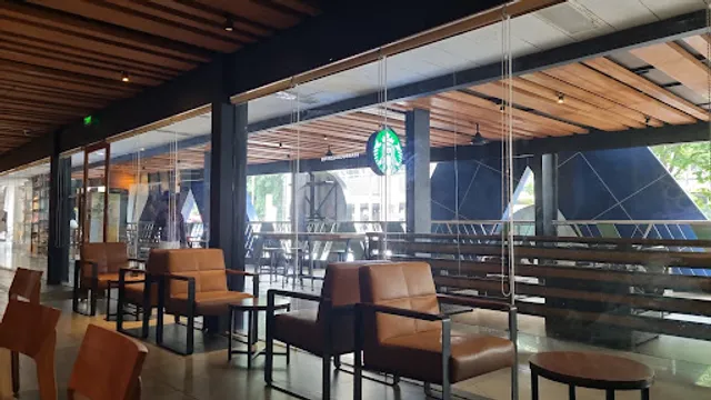 Starbucks Plaza Festival