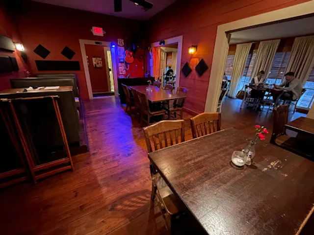 Mully's Nacoochee Grill