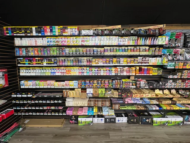 FLY HIGH SMOKE SHOP in 1516 W 23rd St STE A, Lawrence, KS 66046: Discover  The Opening Hours, Reviews, Directions & Nearby Places of FLY HIGH SMOKE  SHOP