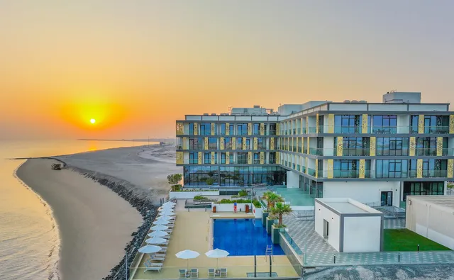 Beach Bay Hotel Mirfa, Edge by Rotana