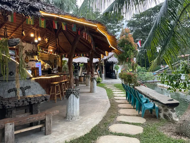 Eco Trekking Lodge bar & tours