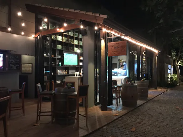 Pita - Falafel/Shawarma