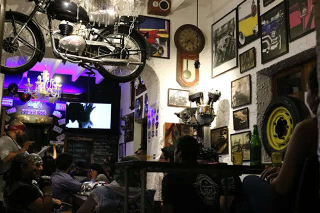 Los Clásicos Motor Café