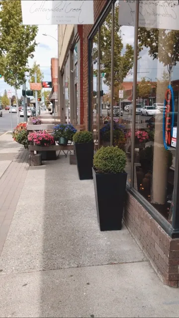 Cottonwood Creek Boutique & Tanning