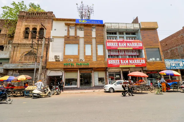 FabHotel Prime Parisar