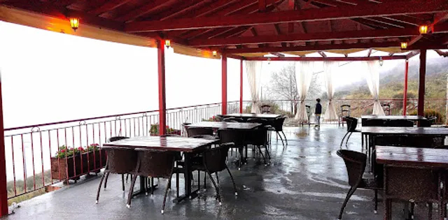 ΤΟ ΜΠΑΛΚΟΝΙ ΤΟΥ ΚΡΑΣΣΟΥ