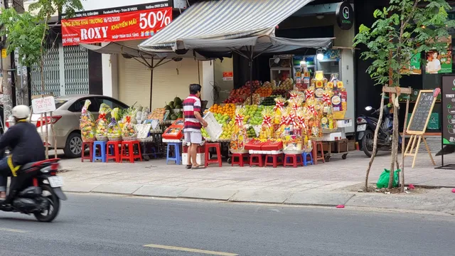 Hoang Hoa Tham Market