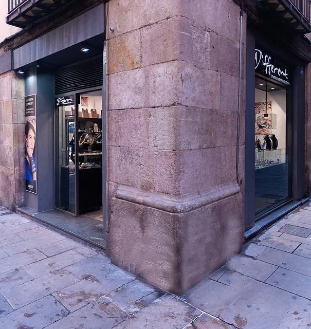 Different.Jewelry.Barcelona. Distribuidor oficial Arior Barcelona