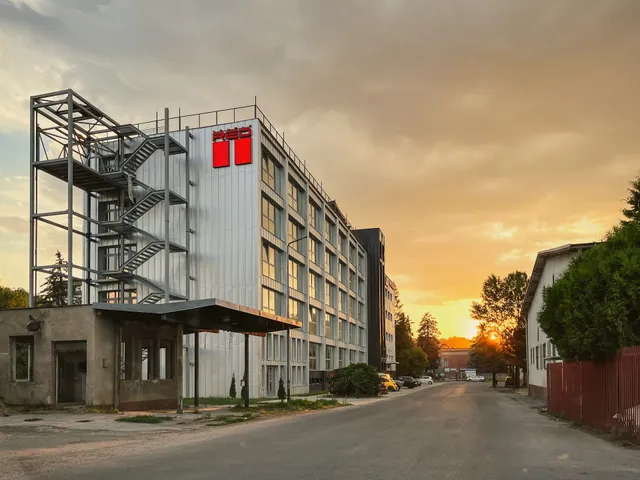 Hotel DOUBLE RED Cars Museum