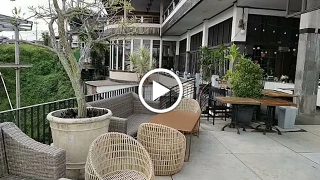 Sierra Café & Lounge