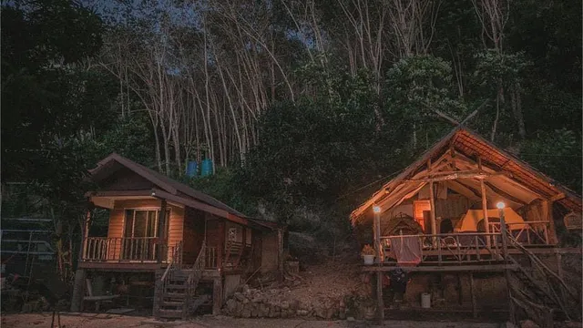 บ้านคนหัวแหลม Baan Konhualam เกาะลิบง