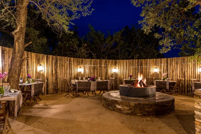 Safari Moon Luxury Bush Lodge
